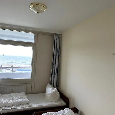 Strandhotel 33 *